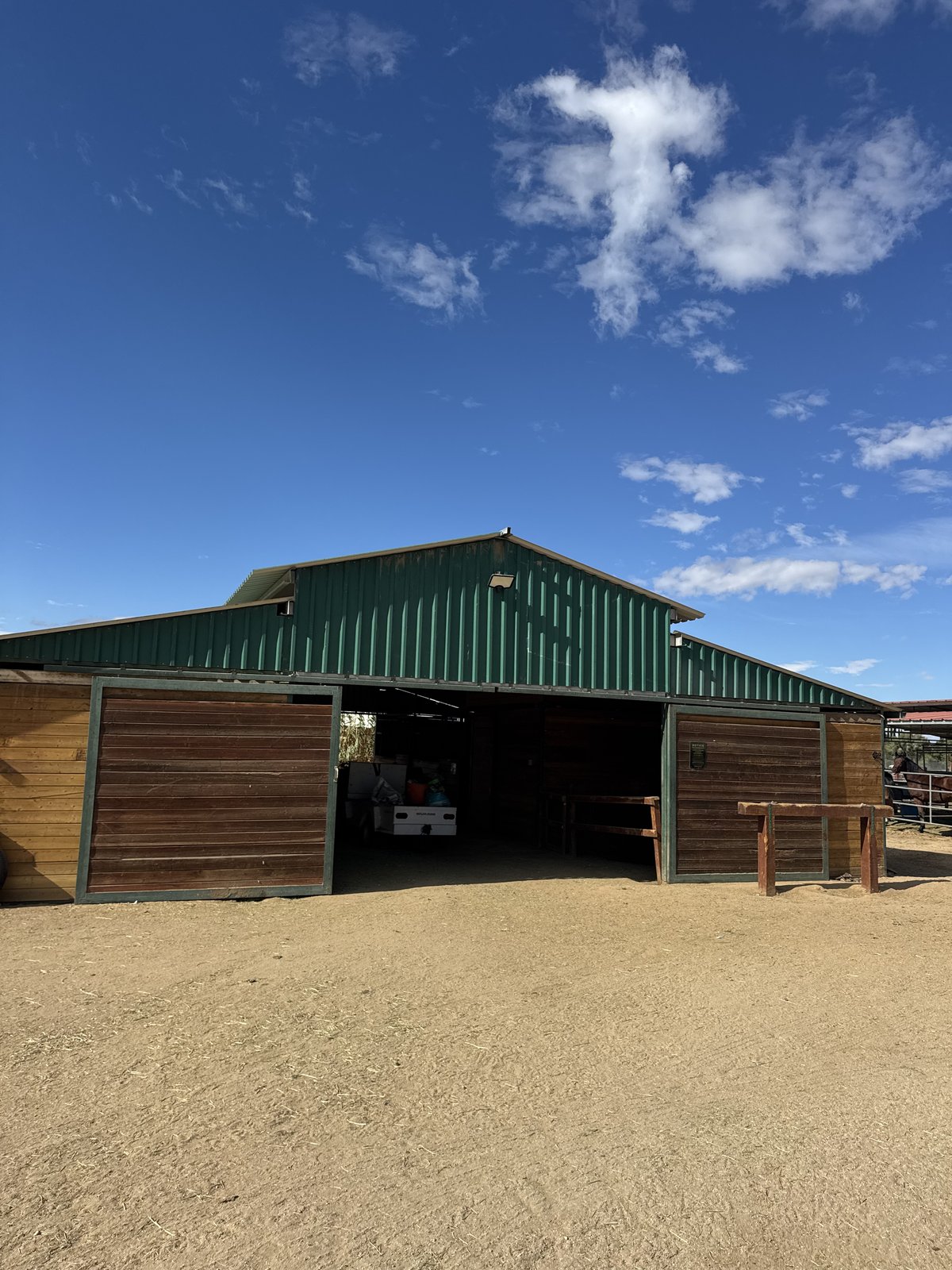 Hussar Stables Palmdale barn